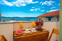 Little Miracle-Seafront Luxury Apartment - B&B Sveti Filip i Jakov
