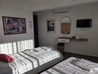 Zweibettzimmer mit Balkon