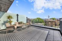 Camden Town Top Floor Balcony Apartment - B&B London