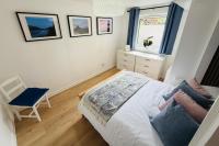 2 Bedroom Albany Apt Sleeps 4 -Tv & WiFi -Central - Bed and Breakfast Oban
