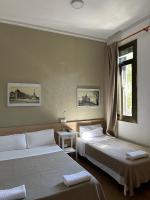 Basic Dreibettzimmer mit Gemeinschaftsbad