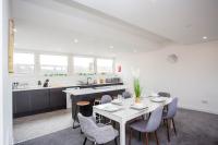 Vacant Nests Spacious Apartment Front Street - B&B Fingland