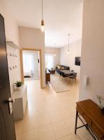 Azure Coast Seaside Apartment Yellow - B&B Vlorë