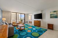 Spacious 14th Floor Corner Suite, Partial Diamond Head and Ocean Views, FREE Parking! - B&B Honolulu