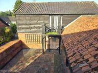 Barn Conversion Sleeps 2 with Parking - Bed and Breakfast Diss