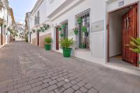 Stylish Terrace and Pool House, Old Town Estepona - B&B Estepona