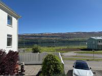 Luxury Nordic Villa w Hot Tub - Beautiful Views - B&B Akureyri