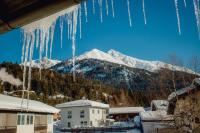 Appartement Tirol mit Hallenbad und Sauna by MoniCare - B&B Seefeld in Tirol