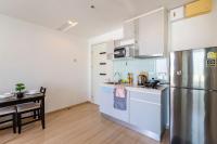 Luxury SkyFloor OnNut BTS 40sqmt Gym Pool Netflix 2 Minutes to BTS - B&B Bangkok