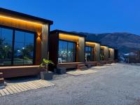 Paradise Beachfront Chalet Rooms Borsh - Bed and Breakfast Borsh
