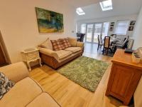 Luxury Sleeps 11 Kirkby Home by City SuperHost - B&B Kirkby