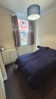 Newly refurbished cosy ground floor 2BR flat - Beach 5 min walk - Private Parking - 3 beds - sleeps 4-6 - Chambres d'hôtes Bournemouth