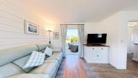 Sunset Retreat - Part of the The Bay Filey Holiday Village with pool, gym and direct beach access, pub, restaurant, tennis and meadows walks - Bed and Breakfast Filey