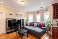 Vibrant 4BR Boston Apt - Balcony, Bathtub, TV near I-95 & Pet Friendly 903 - B&B Boston