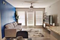 right 2Bed Apt Walk to NRG and TMC with Pool Gym - B&B Houston