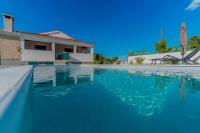 Mediterranean Oasis Villa with Private Pool & Summer Kitchen - Chambres d'hôtes Biograd na Moru