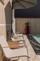 Oasis Paradise Pool Villa - Bed and Breakfast Durrës