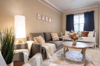 Stylish Sanctuary King Beds Upscale Condo - Bed and Breakfast Gainesville