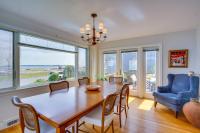Stroll to the Beach or Enjoy a View of the Sunrise - Bed and Breakfast Lynn
