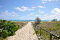 Beachside Escape, Ground Floor, 300m to North Kirra Beach - B&B Gold Coast
