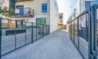 Modern 3 Bedroom Ensuite House with Gated Parking - B&B Los Ángeles
