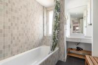 Stunning penthouse in Malasaña - Valverde - B&B Madrid