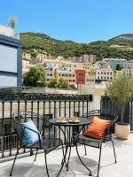 Grand Central House - Master Penthouse Double Room Ensuite - GibraltarStay Apartments - Ferienwohnung Gibraltar