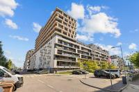 AC 1-room apartment, balcony, Zuzany Chalupovej 14A - Bed and Breakfast Bratislava