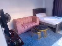 cozy designer studio with balcony and fast wifi - Bed and Breakfast Mombassa