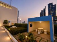 Cozy Silom Retreat Near BTS Balcony Smart TV - B&B Bangkok