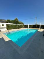Coastal Pool Hideaway - B&B Loukísia