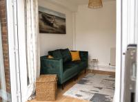 Modern Gem with Parking Walk to City Centre - B&B Canterbury