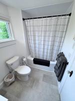 Spacious 4BR Home w/ Deck + BBQ Walk to Hospital - Holiday Home - Ferienwohnung Antigonish
