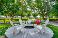 Pool, Fire Pit! Farm Retreat Near Dwtn Weatherford - B&B Weatherford