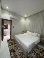 Deluxe Two-Bedroom Apartment with Garden View