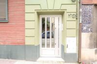 LUJO Parking, Proyector, Maquinita y Patinetes - B&B Oviedo
