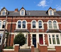 Modern Central Apartment - King Size Bed - Free Parking - B&B Cardiff
