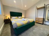 Modern Central Apartment - King Size Bed - Free Parking - B&B Cardiff