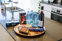 Skyline Serenity 2BR Apt with River & City Views - Bed and Breakfast Brisbane
