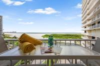 SW-facing beachfront condo with pool/gym/pickleball - B&B Marco Island