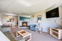 Family Suite with Kitchen - Pool and Hot Tub Sleeps 6 - Bed and Breakfast Ocean Shores