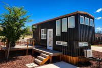 New modern & relaxing Tiny House w deck near ZION - B&B Apple Valley