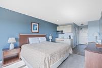 King Bed Ocean View Studio with Pool and Hot Tub - B&B Ocean Shores