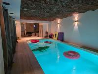 L'Oasis de Détente - La Parenthèse - gîte 6 personnes avec 1h d accès à la piscine privée et terrasse aménagée par nuit réservée - climatisation - 2km de Pairi Daiza - B&B Gages