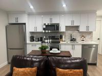 Warm Welcome Basement Suite - King Bed - Chambres d'hôtes Calgary