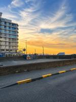 My Cozy Heldenplein Studio Steps from the Sea - B&B Knokke-Heist