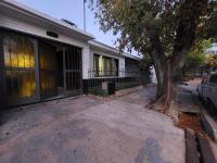Casa amplia con parrilla a pasitos del parque - B&B San Rafael