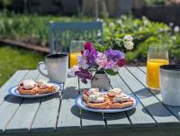 Tranquil farm stay in Cornwall, Chalet sleeps 6 - B&B Ruan Major