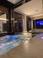 oasis 4 suites l jacuzzi l el poblado Medellín - B&B Medellín
