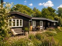 Bohemian summer cottage idyll close to Heatherhill and the beach - Bed and Breakfast Vejby